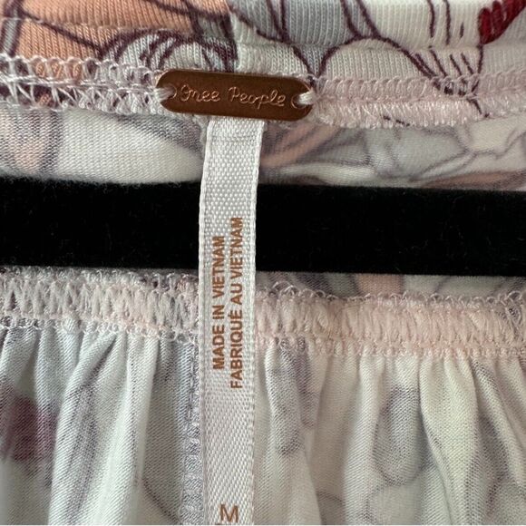 Free People Keepin On Top White Pink Floral Tie Sleeve Knit Blouse Boho Sz M - Picture 9 of 10